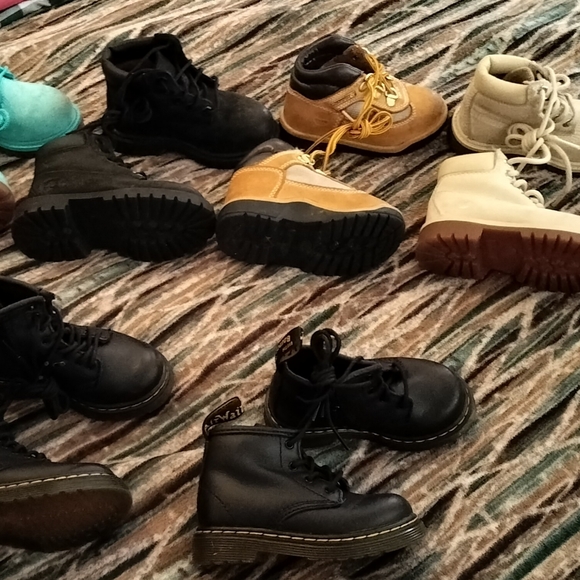 Toddler Boy's boots size 7 Timberland, UGGS, Dr. Martens sz 6 - Picture 9 of 10